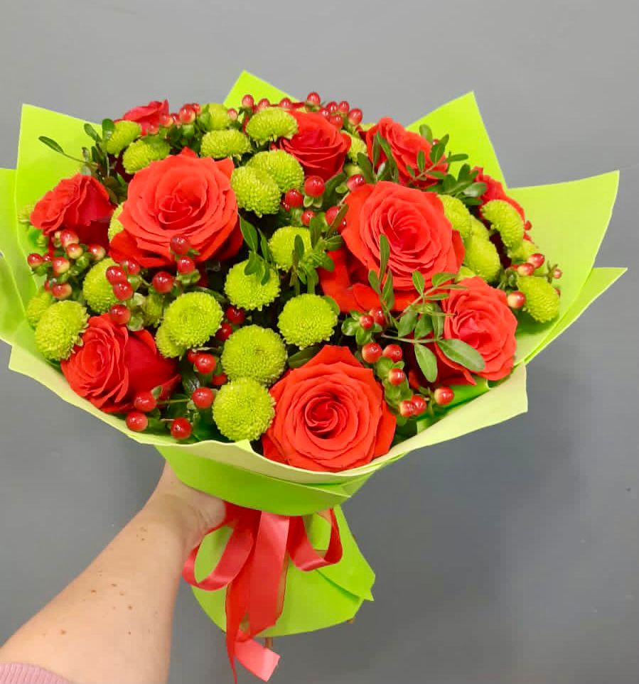 Букет цветов из: Хризантемы и Розы в Голубинской