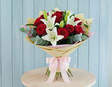 Букет цветов из:  Лилии и Розы в Голубинской