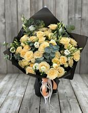Букет цветов из:  Розы и Лизиантусы в Голубинской