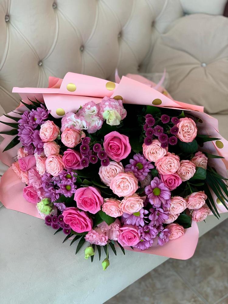 Букет цветов из: Хризантемы, Розы и Лизиантусы в Голубинской