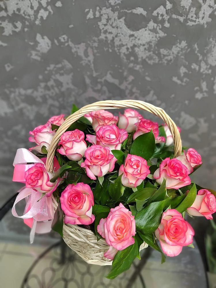 Цветочная композиция из Розы в корзине в Голубинской