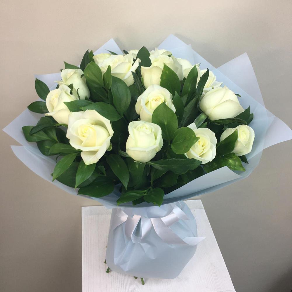 Букет 15 Белых роз Проуд в Голубинской