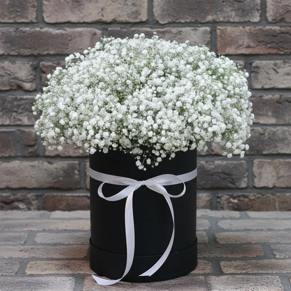 Цветочная композиция из Гипсофила в шляпной коробке в Голубинской