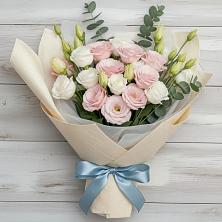 Букет цветов из:  Лизиантусы в Голубинской