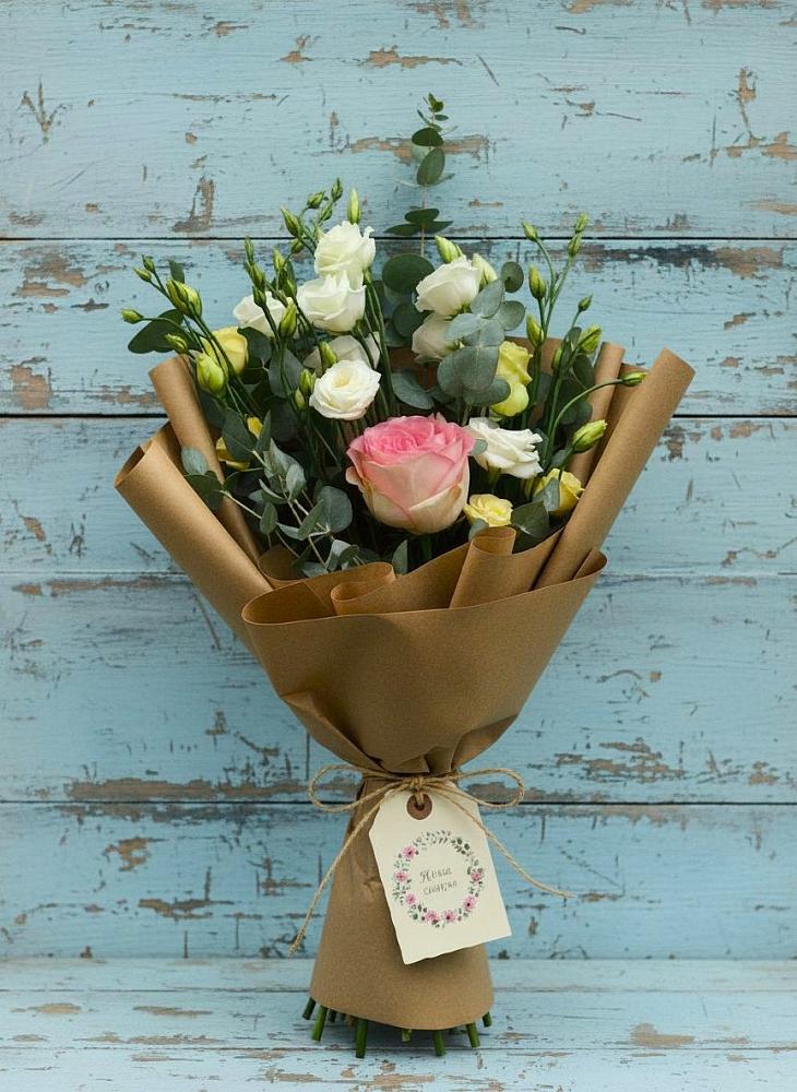 Букет цветов из: Розы и Лизиантусы в Голубинской