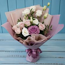 Букет цветов из:  Розы и Лизиантусы в Голубинской
