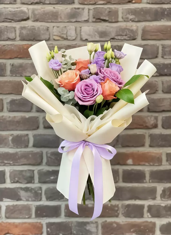 Букет цветов из: Лизиантусы и Розы в Голубинской