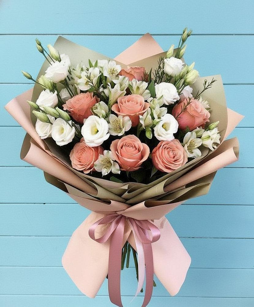 Букет цветов из: Розы, Альстромерии и Лизиантусы в Голубинской