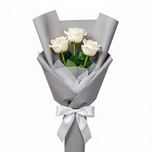 Букет 3 белые розы в Голубинской
