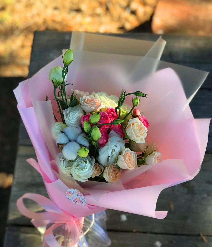 Букет цветов из: Розы и Лизиантусы в Голубинской