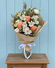 Букет цветов из:  Альстромерии, Лизиантусы, Розы и Хризантемы #REPLACE_PRED# Голубинской