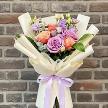 Букет цветов из:  Лизиантусы и Розы в Голубинской