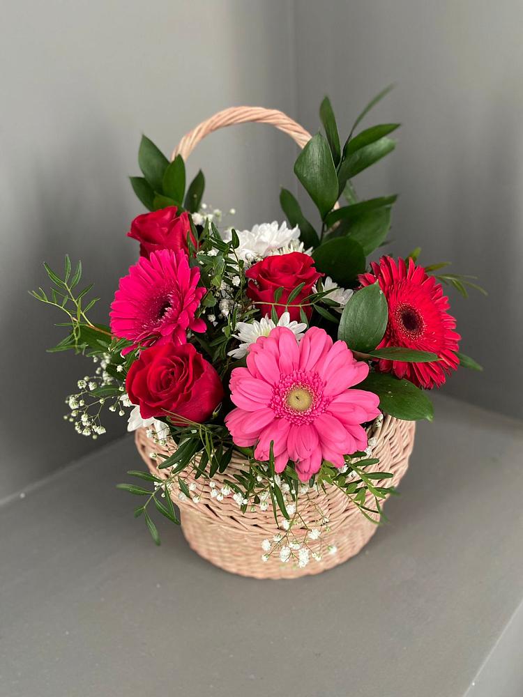 Цветочная композиция из Розы, Хризантемы и Герберы в корзине в Голубинской