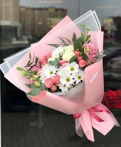 Букет цветов из: Розы, Лизиантусы и Хризантемы в Голубинской