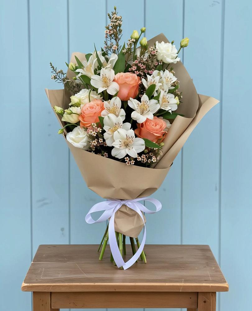 Букет цветов из: Альстромерии, Лизиантусы, Розы и Хризантемы в Голубинской