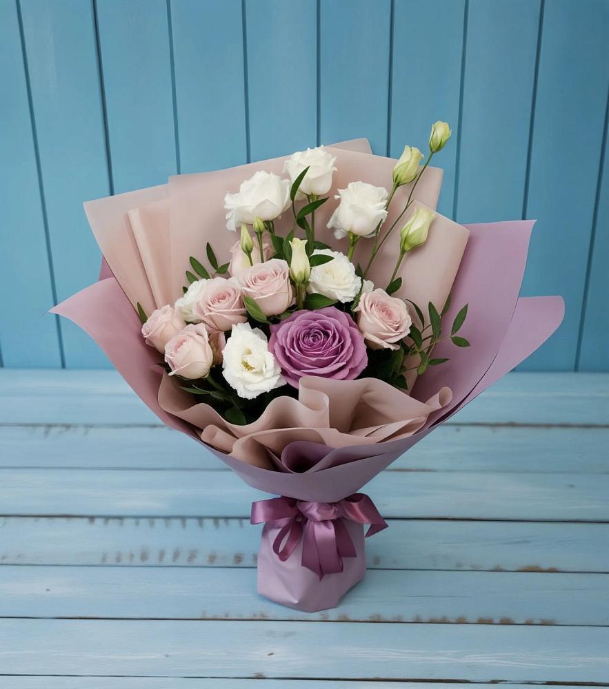 Букет цветов из: Розы и Лизиантусы в Голубинской